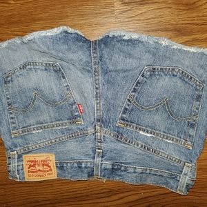 501 distressed Levi shorts
